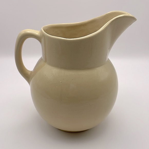 Watt Pottery, 1950’s Tulip Pattern Pitcher #16 - Picture 3 of 13
